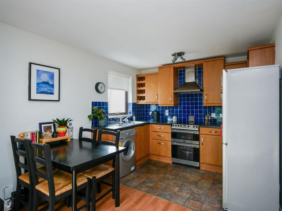 Apt 3, 82a South Parade