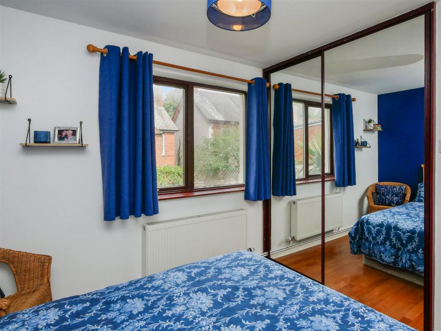 Apt 3, 82a South Parade