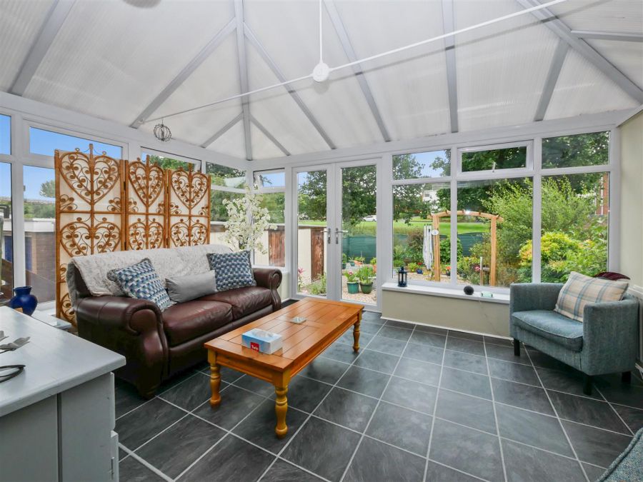 42 Marlborough Park, Off The Hillsborough Road