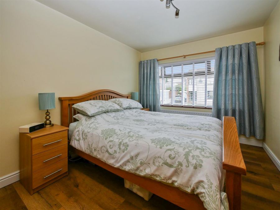 42 Marlborough Park, Off The Hillsborough Road