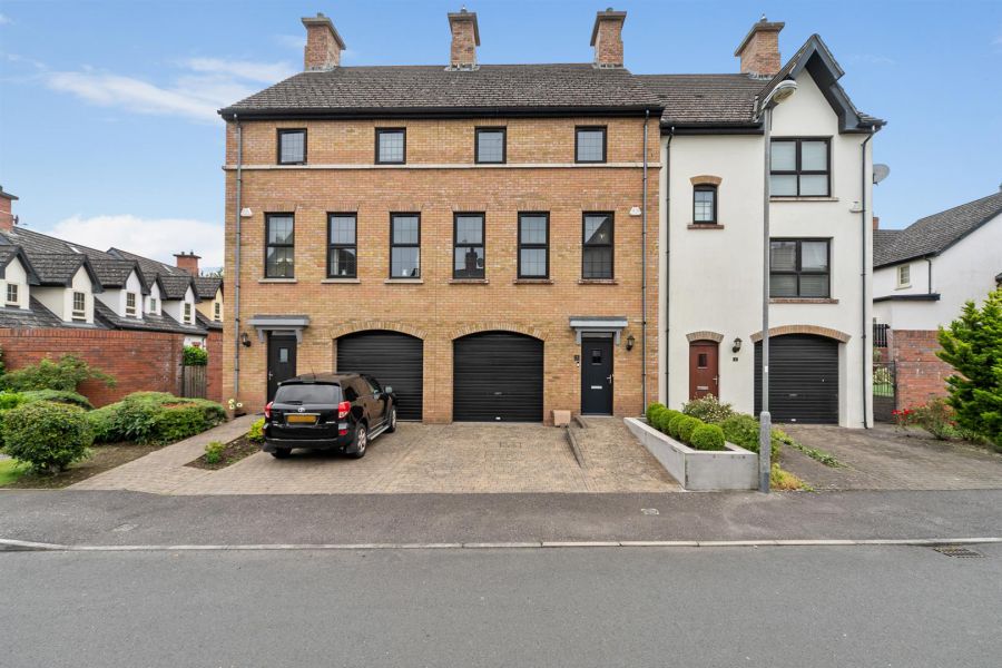 4 Bracken Hill Avenue, Ballymaconaghy Road