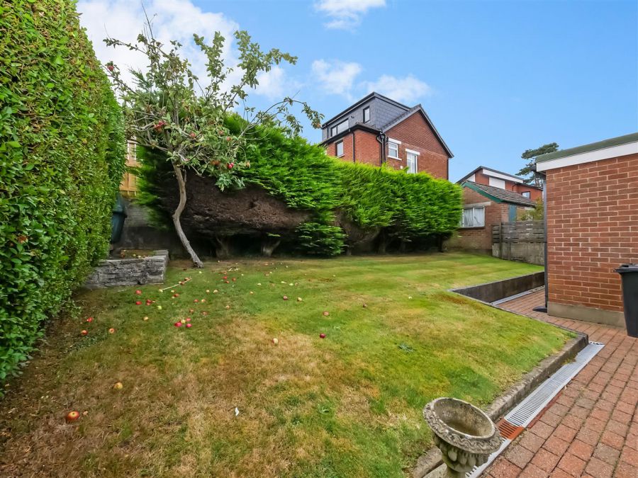 14 Cotswold Avenue, Newton Park