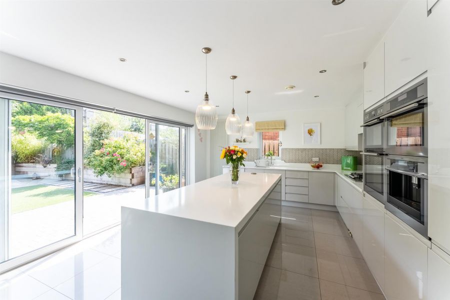 49 Baronsgrange Park