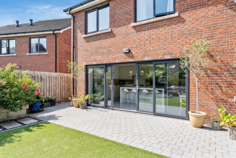 49 Baronsgrange Park