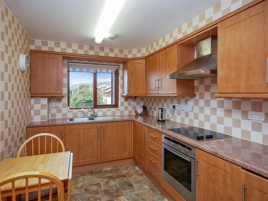 Apt 6 Dunbrae
