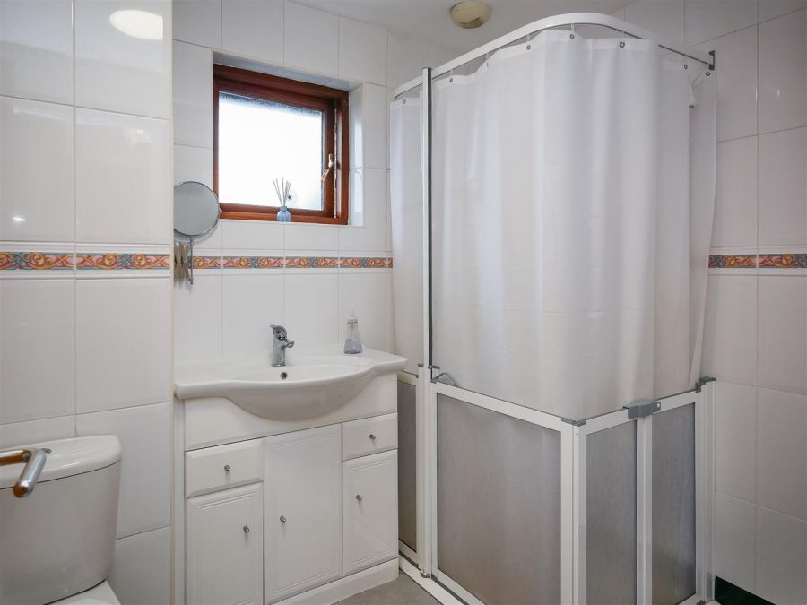 Apt 6 Dunbrae