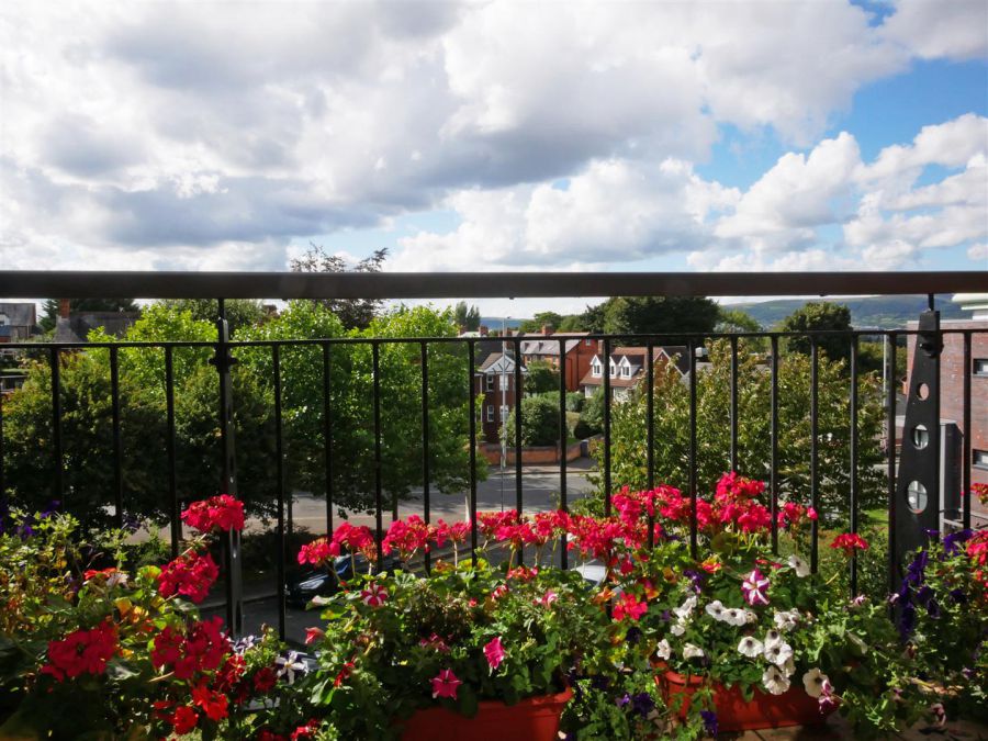 Apt 6 Dunbrae