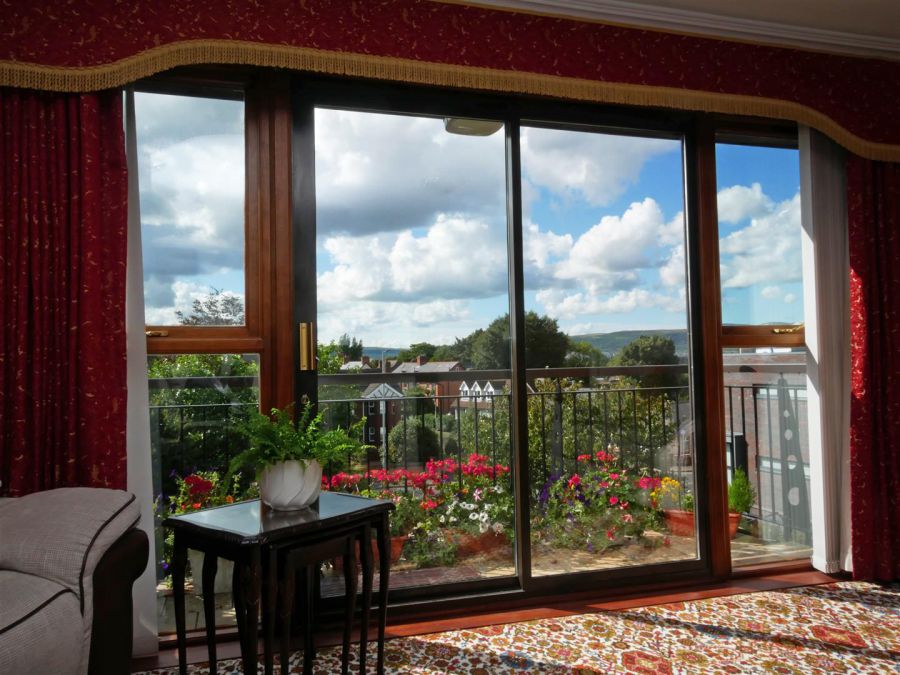 Apt 6 Dunbrae