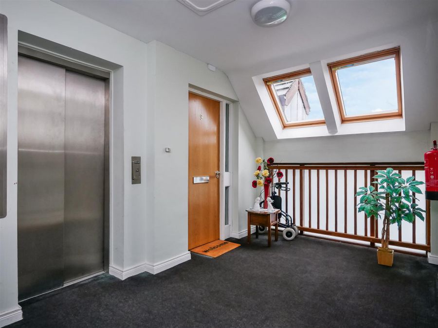 Apt 6 Dunbrae