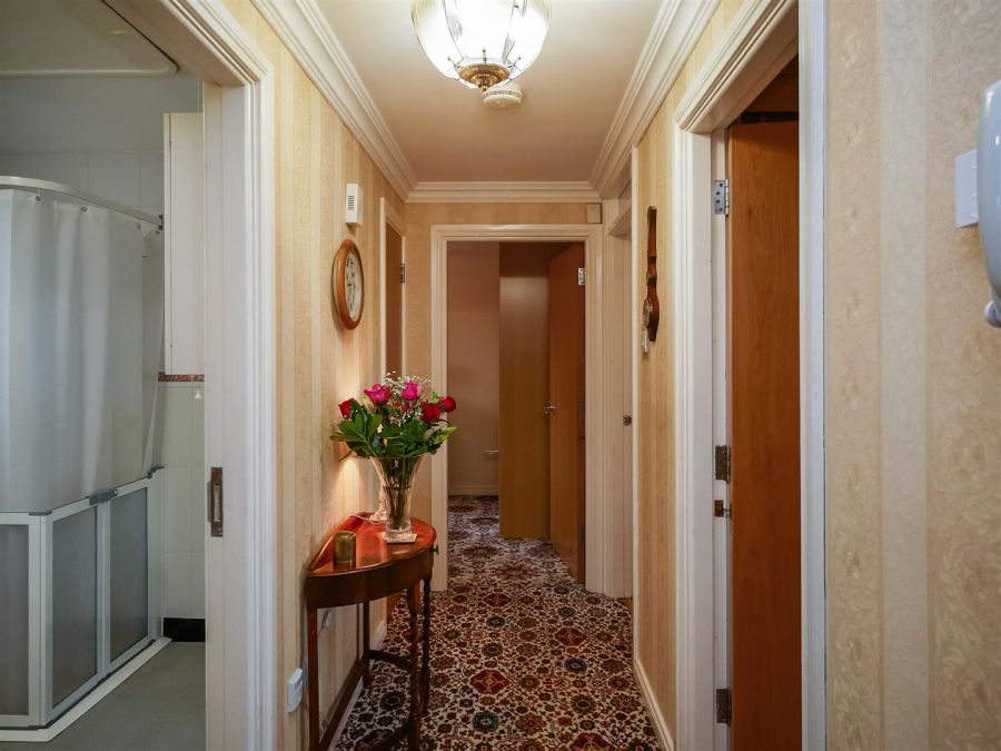 Apt 6 Dunbrae