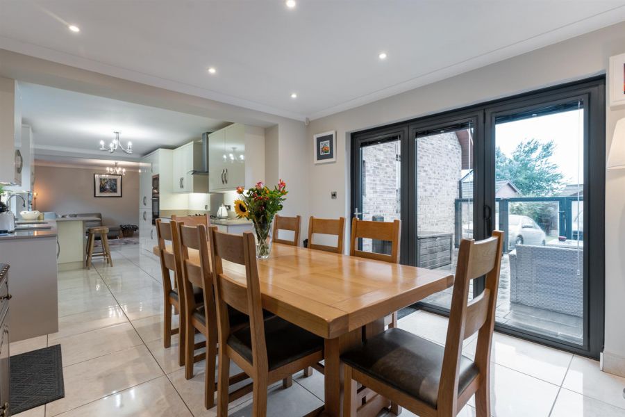 48 Knockbracken Manor