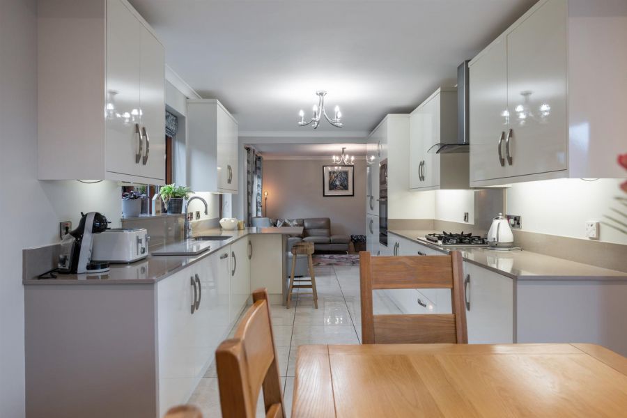 48 Knockbracken Manor