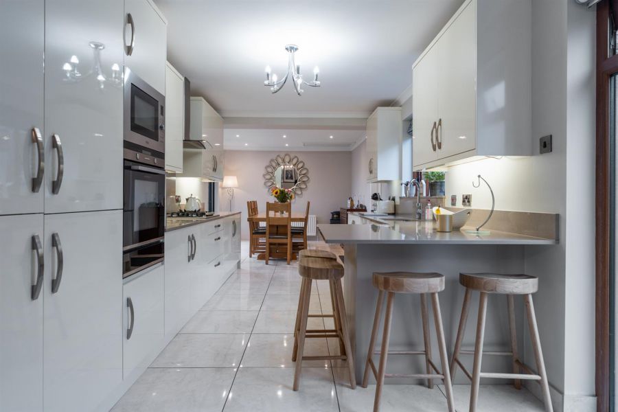48 Knockbracken Manor