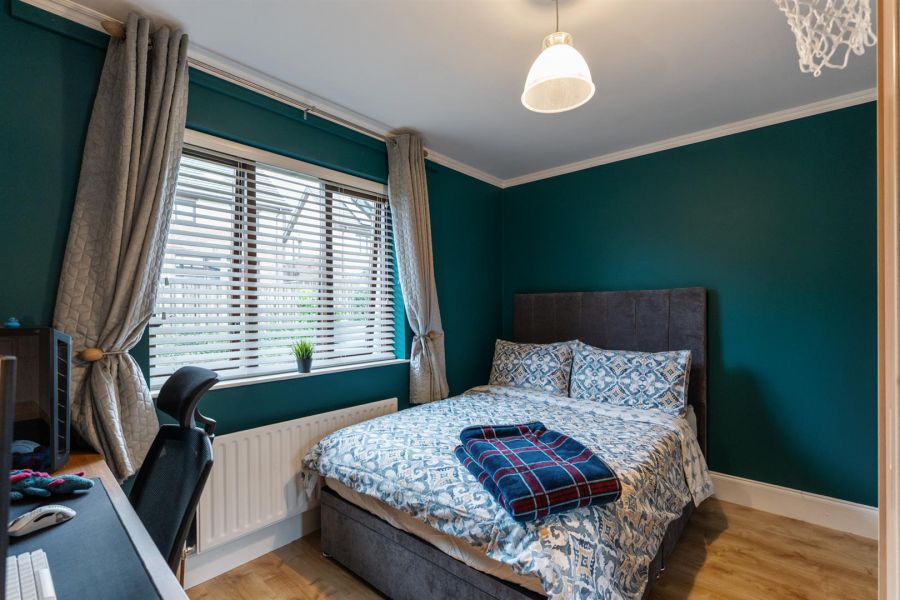 48 Knockbracken Manor