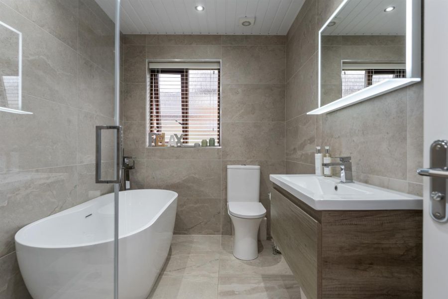 48 Knockbracken Manor