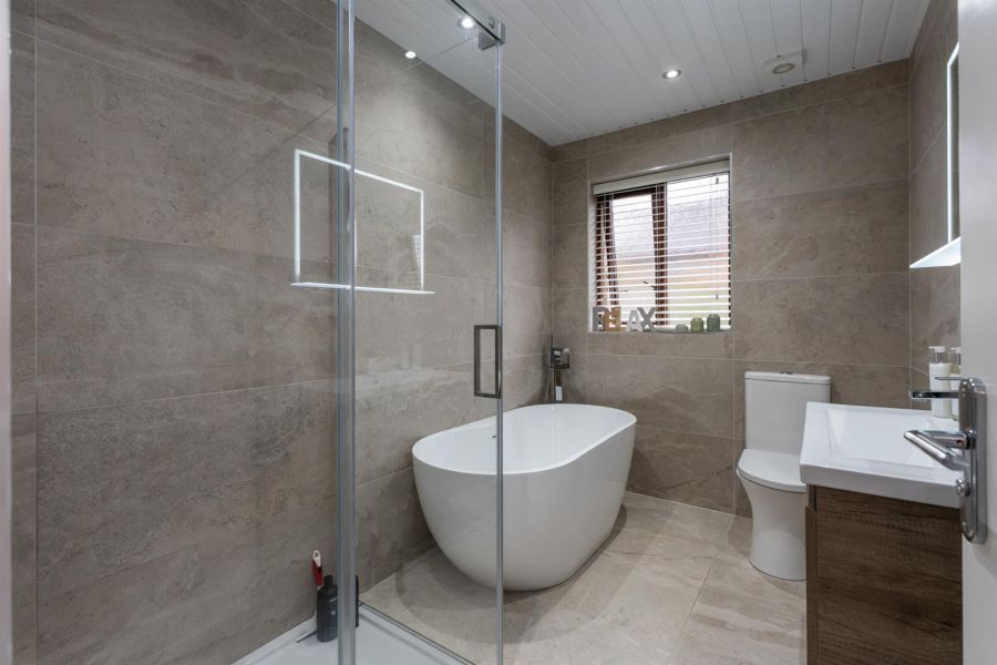 48 Knockbracken Manor