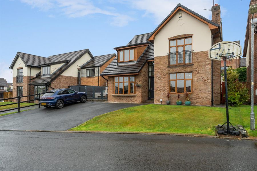 48 Knockbracken Manor