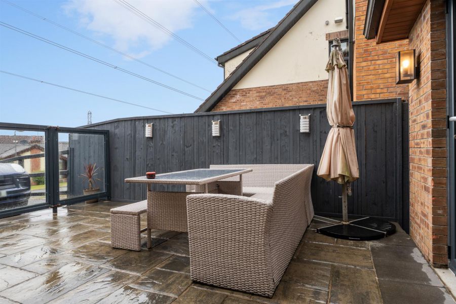48 Knockbracken Manor
