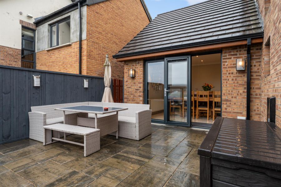 48 Knockbracken Manor