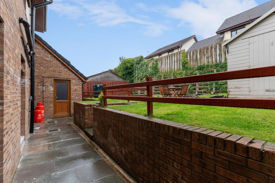 48 Knockbracken Manor