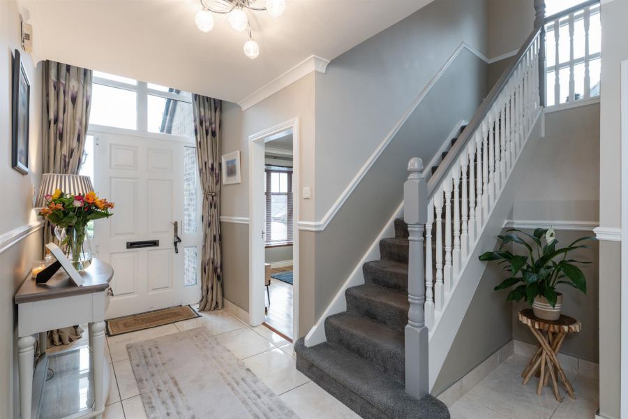 48 Knockbracken Manor