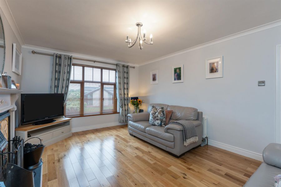 48 Knockbracken Manor