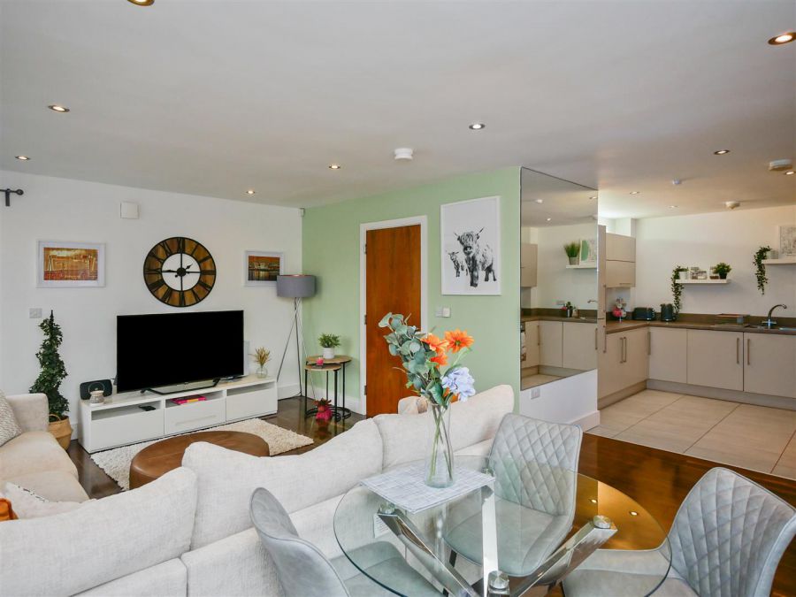 Apt 1, 2H Ardenlee Street