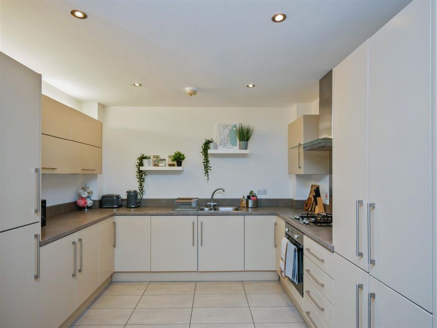 Apt 1, 2H Ardenlee Street