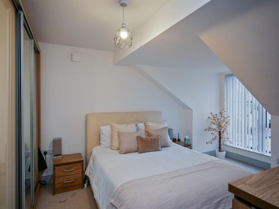 Apt 1, 2H Ardenlee Street