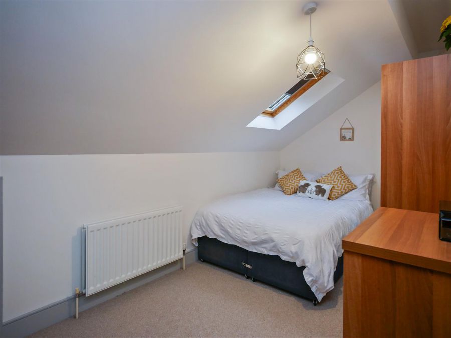 Apt 1, 2H Ardenlee Street