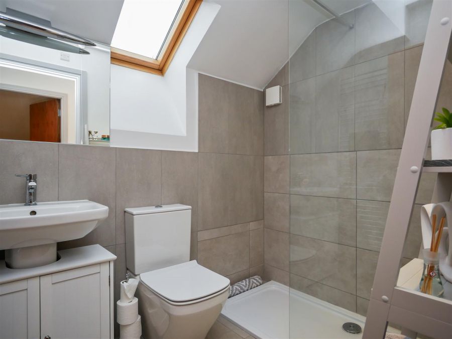 Apt 1, 2H Ardenlee Street