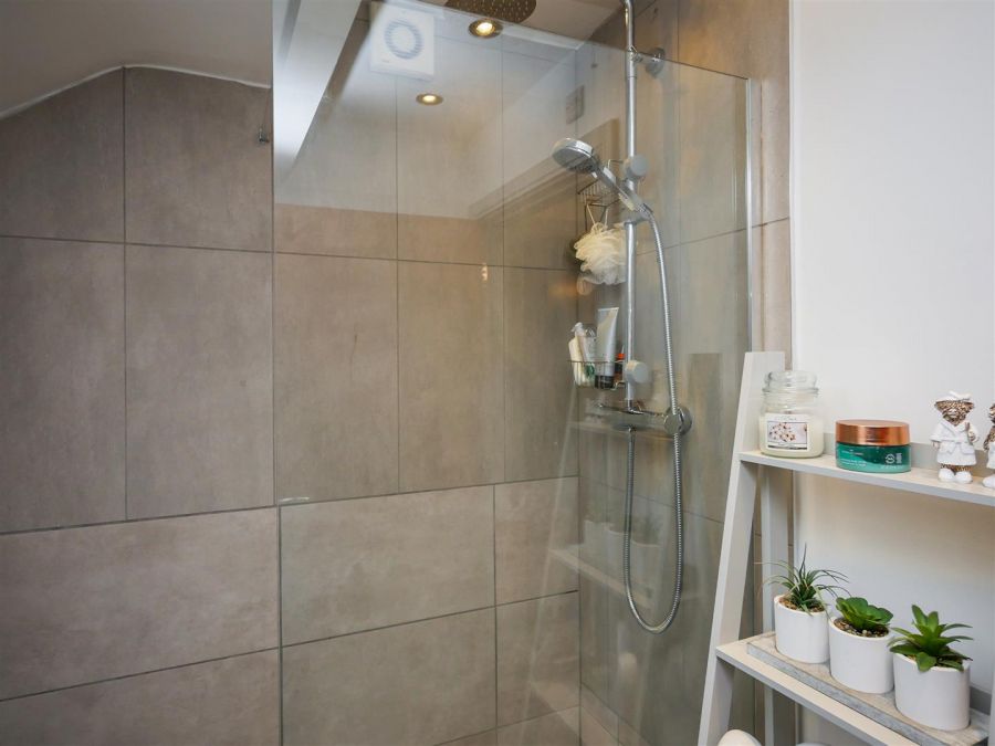 Apt 1, 2H Ardenlee Street