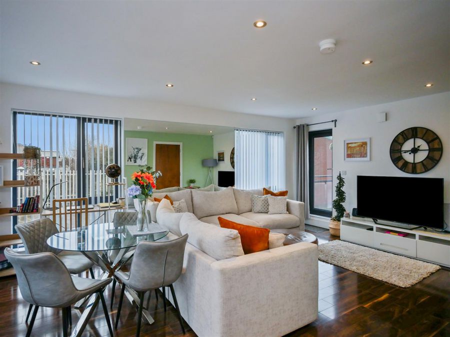 Apt 1, 2H Ardenlee Street