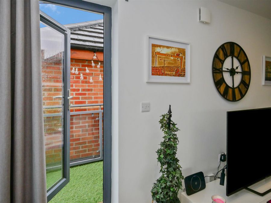 Apt 1, 2H Ardenlee Street