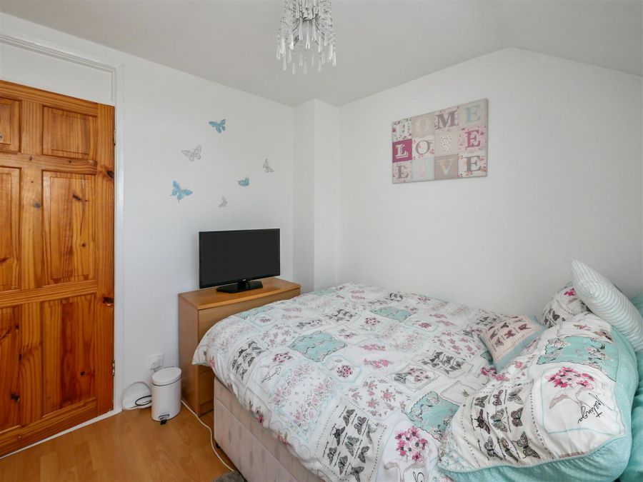 8 Castlerobin Road
