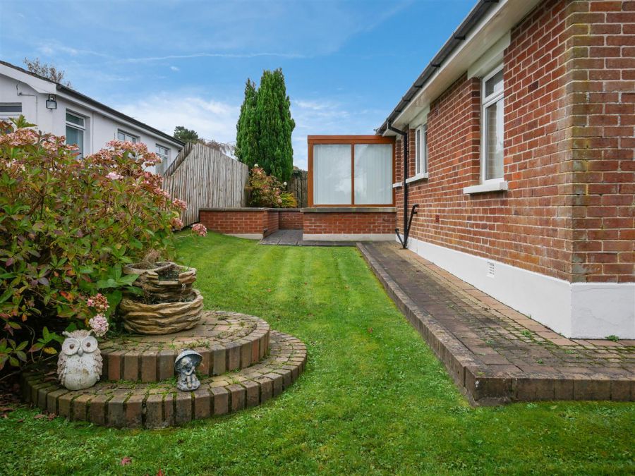 16 Killynure Avenue, Saintfield Road