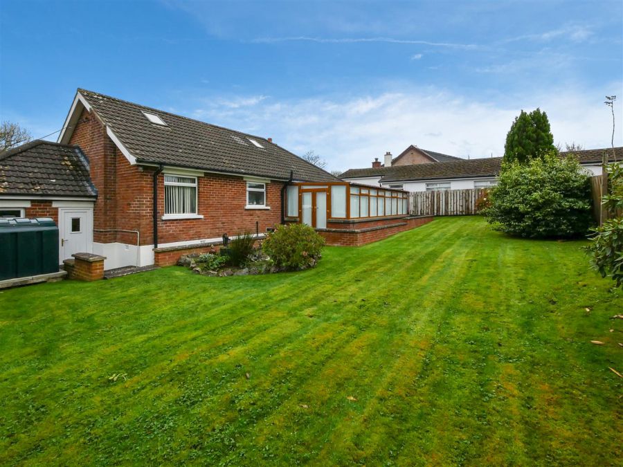 16 Killynure Avenue, Saintfield Road