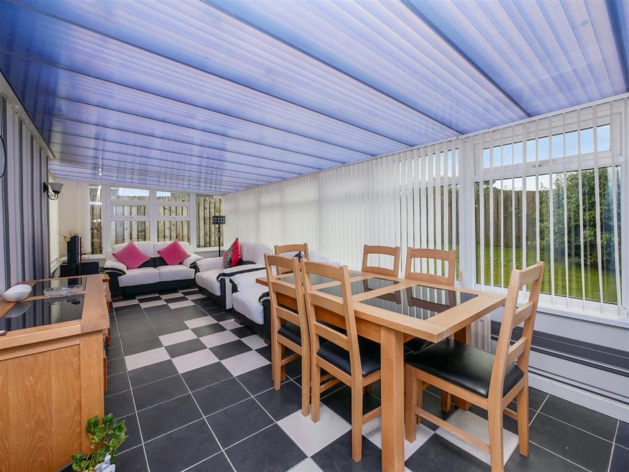 16 Killynure Avenue, Saintfield Road