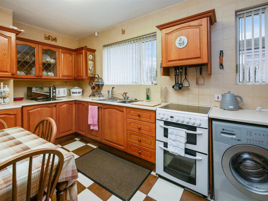 16 Killynure Avenue, Saintfield Road