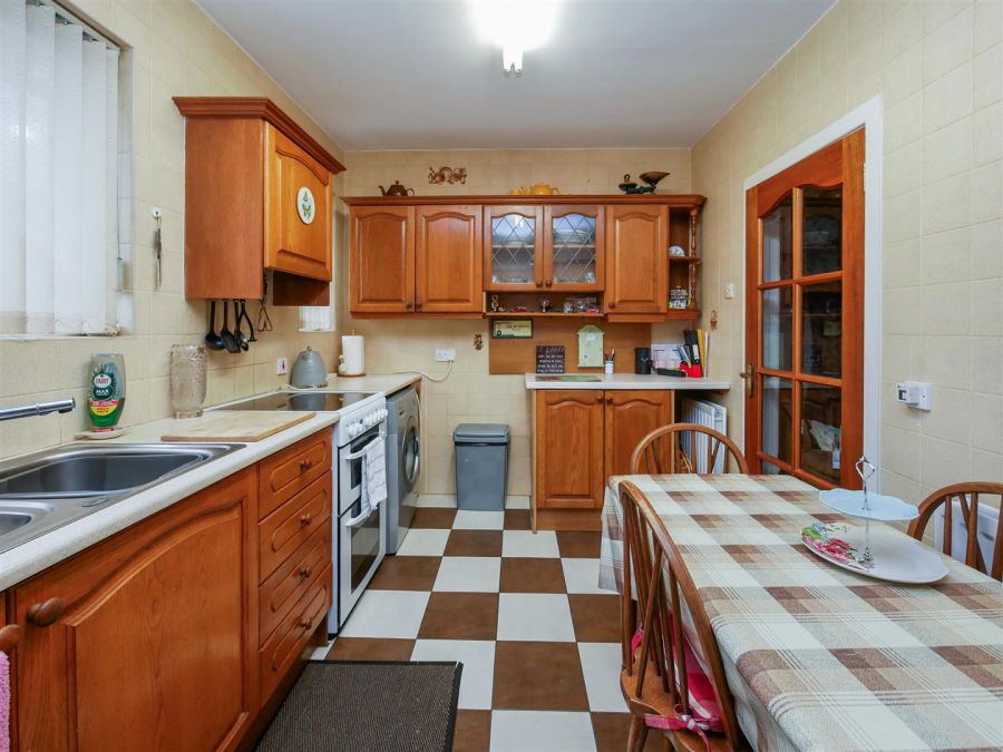 16 Killynure Avenue, Saintfield Road