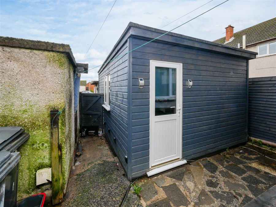 4 Drumart Walk, Belvoir Park