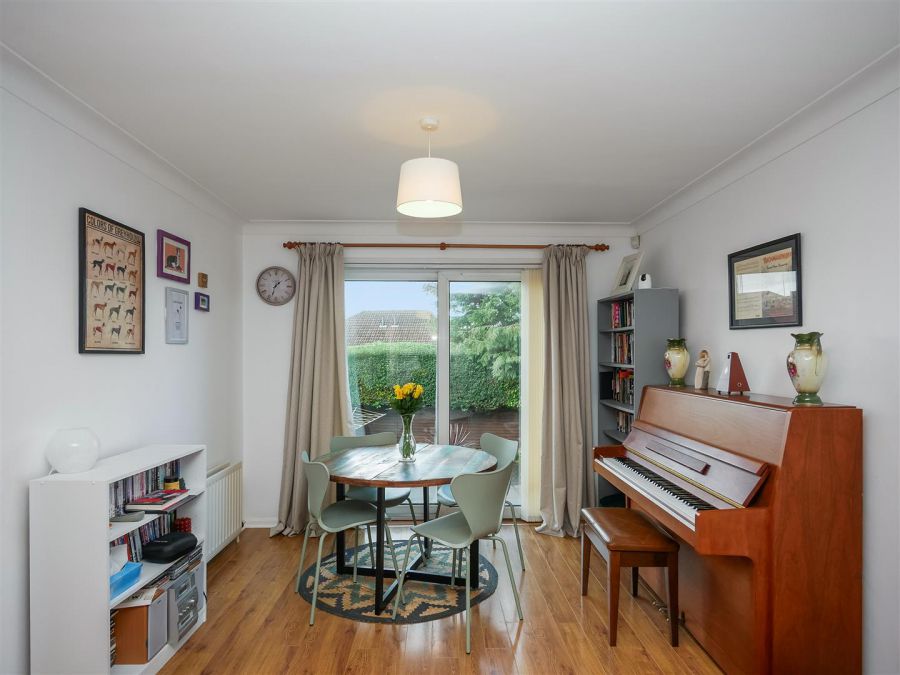 25 Beechgrove Gardens