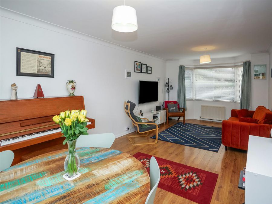 25 Beechgrove Gardens