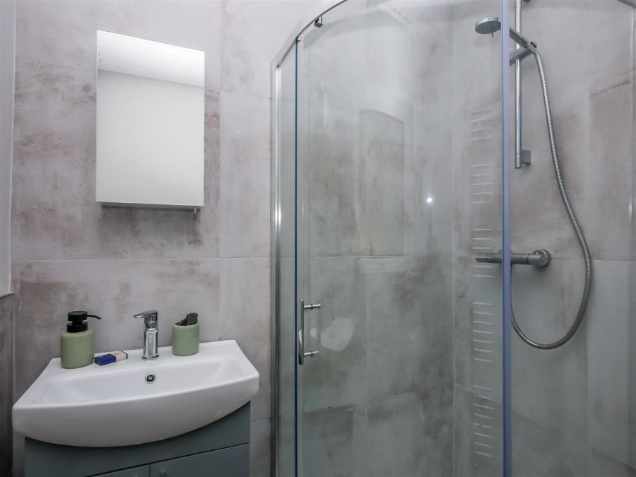 12 Beechill Park East