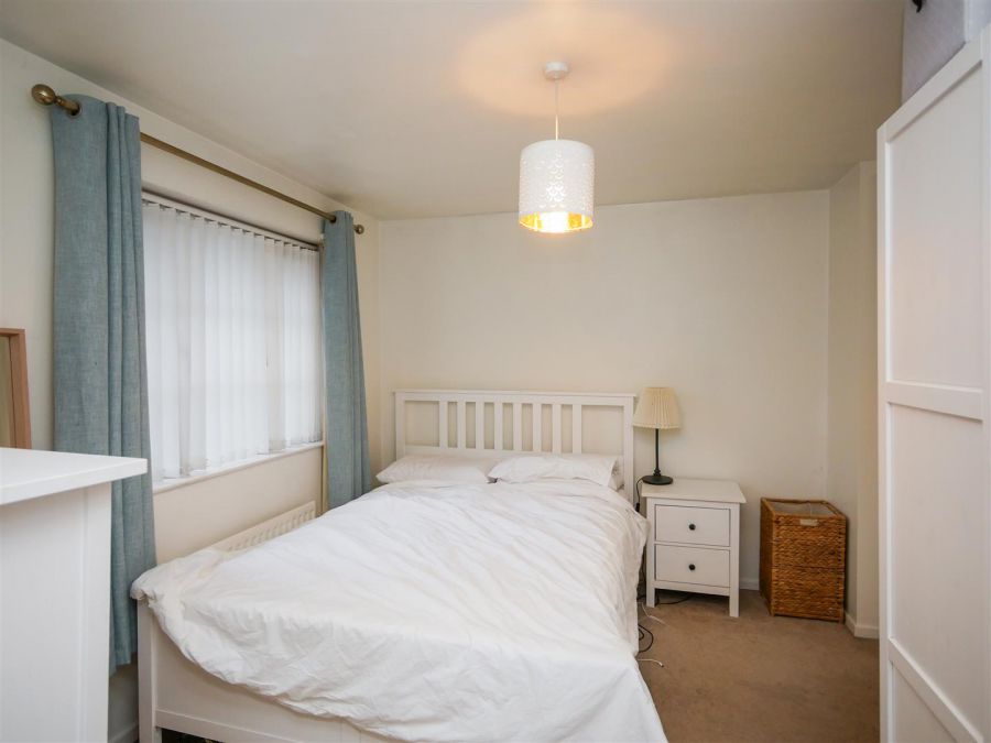 11 Laurelgrove Avenue