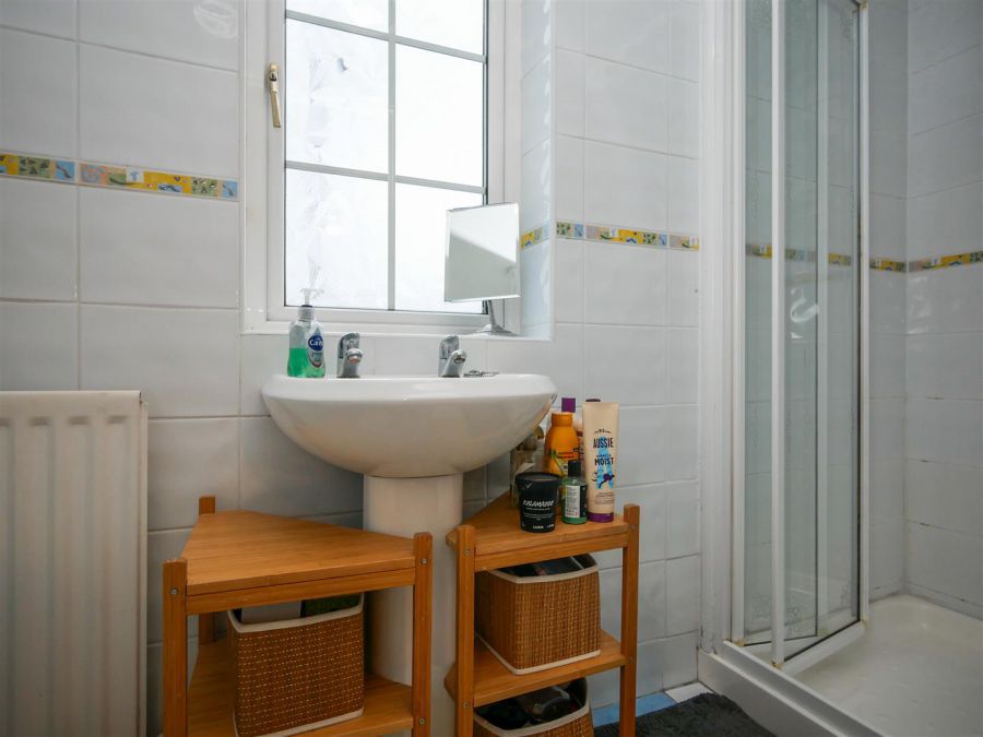 11 Laurelgrove Avenue