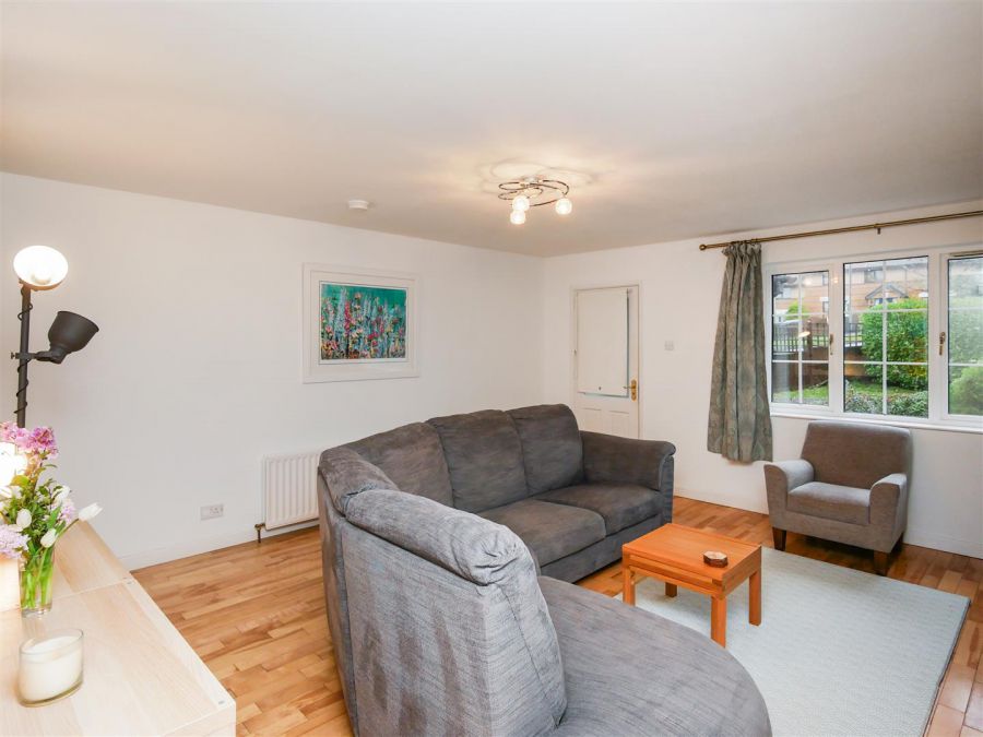 11 Laurelgrove Avenue