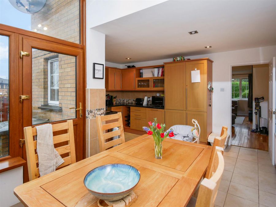 11 Laurelgrove Avenue