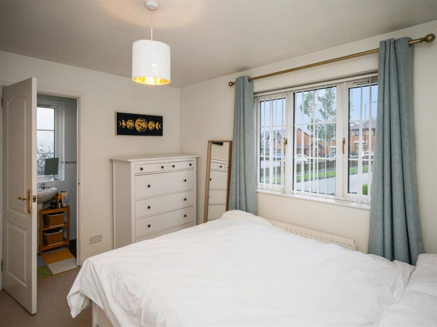 11 Laurelgrove Avenue