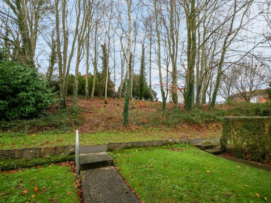 24 Belvoir Crescent, Belvoir Park